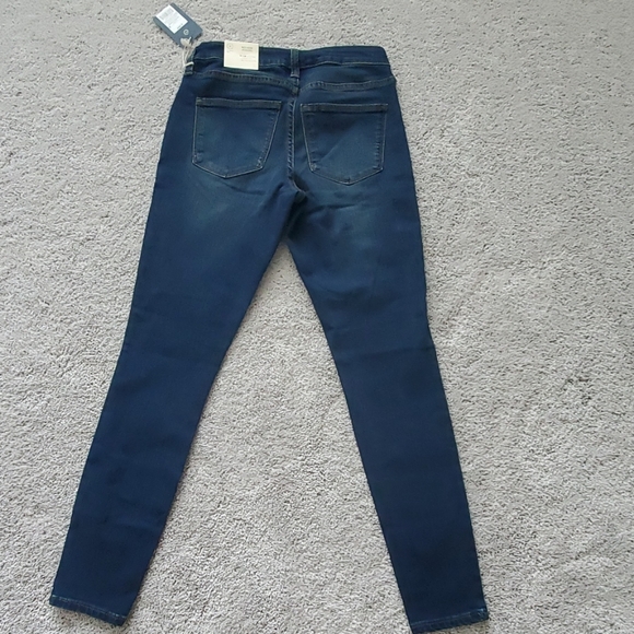 NWT UNIVERSAL THREAD JEANS - Picture 3 of 7